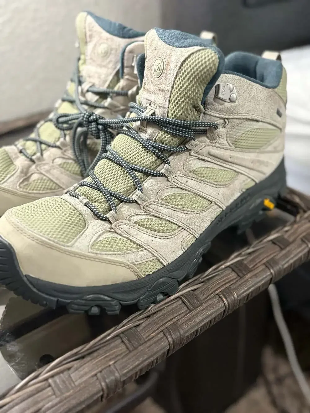 Merrell Mens Moab 3 Mid Gore-Tex Waterproof Hiking Boots